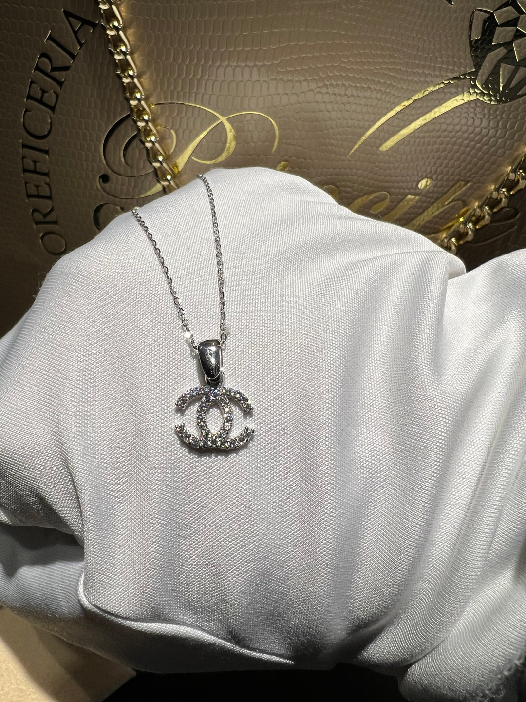 Collana con doppia C oro