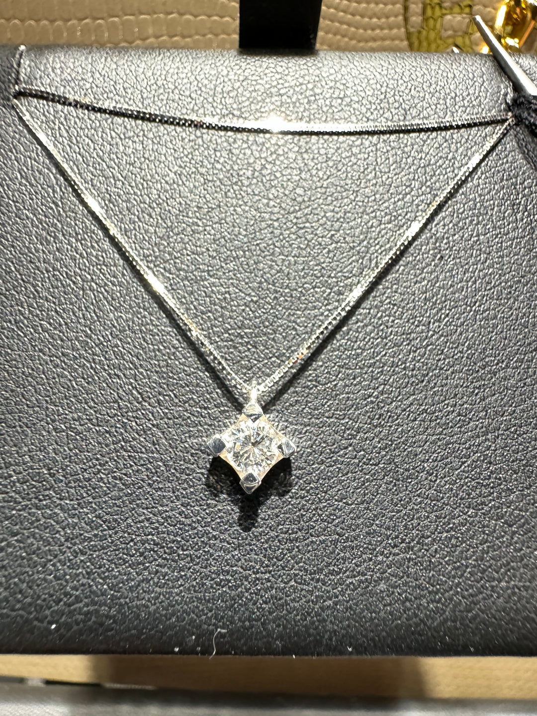 Collana punto luce diamante