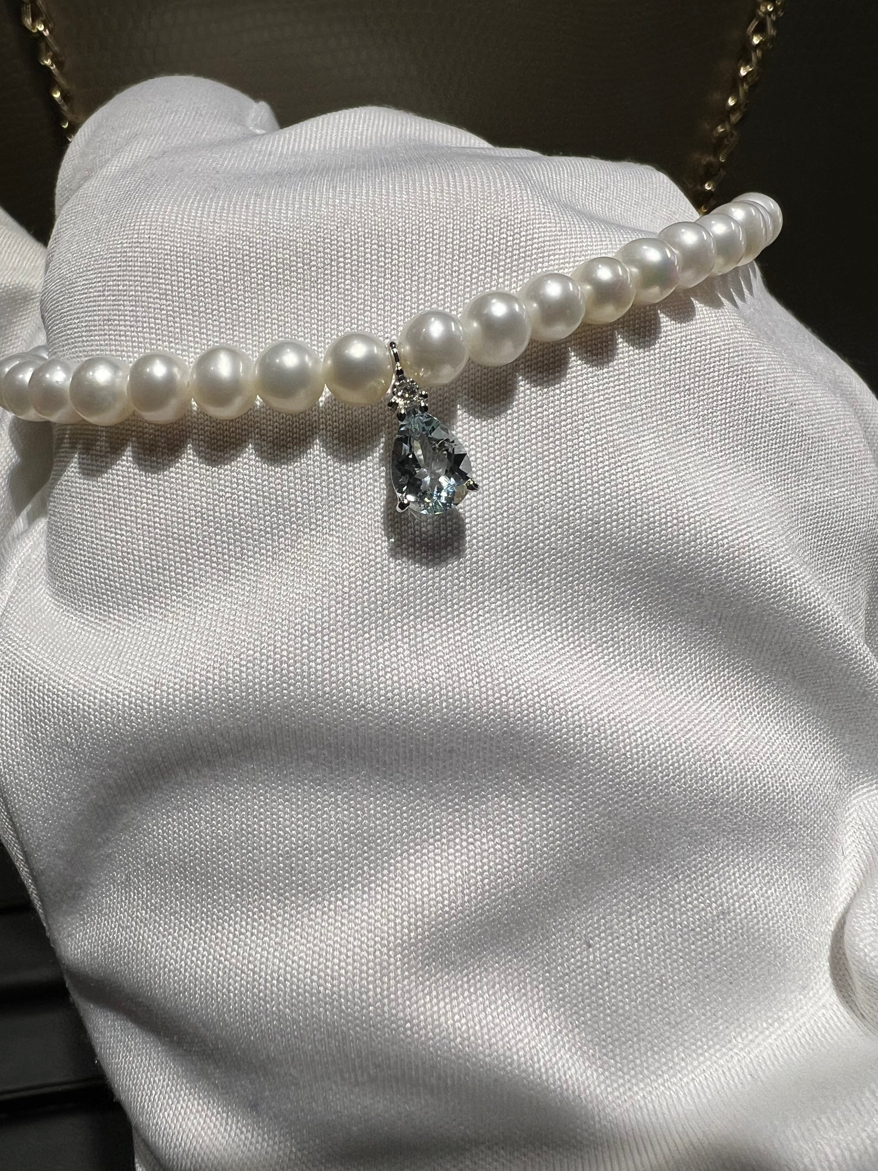 Collana tre fili con Perle di Fiume e Cammeo Conchiglia - Italia Collana tre fili con Perle di Fiume e Cammeo Conchiglia - Italia