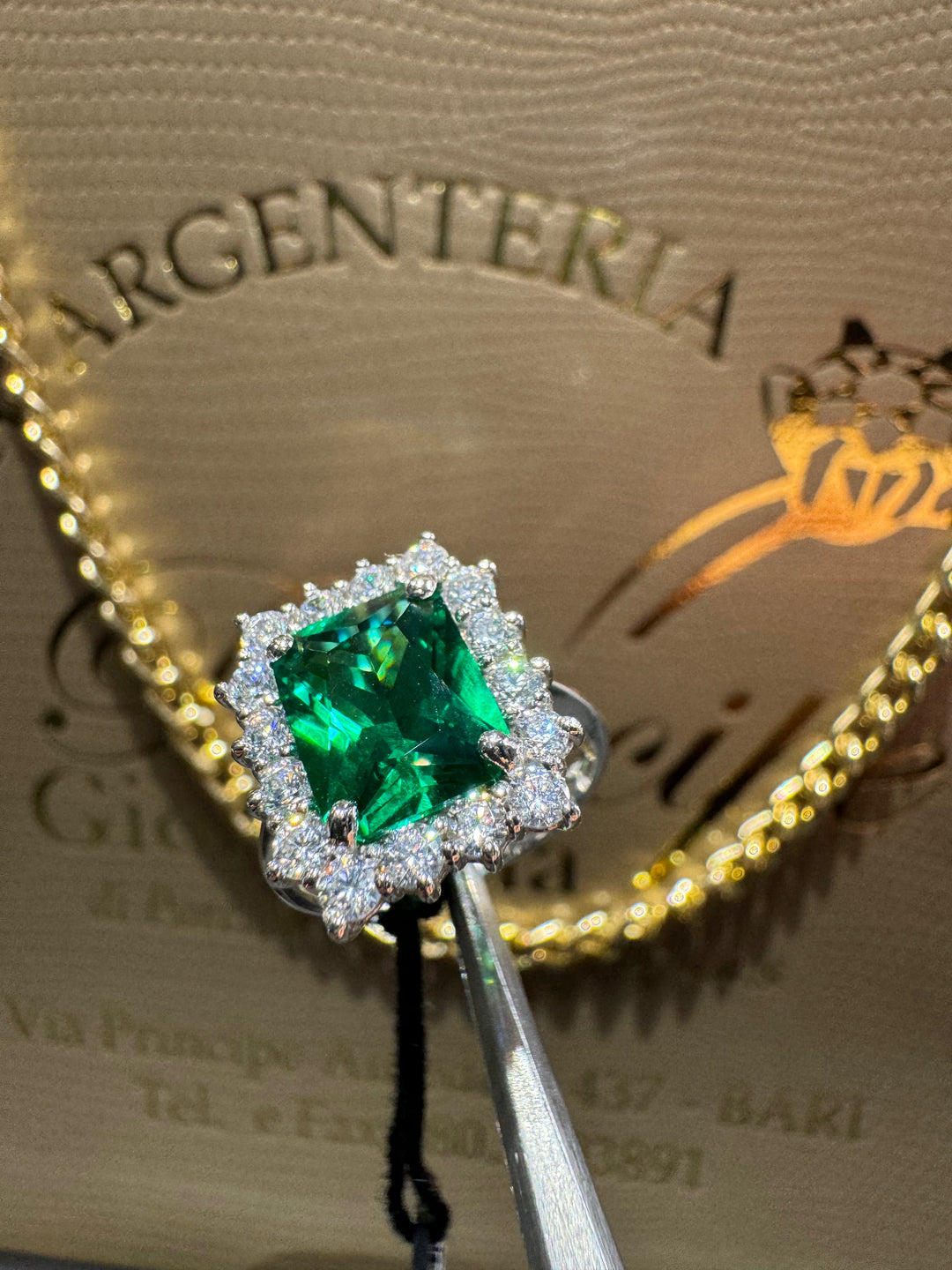 Anello oro taglio smeraldo