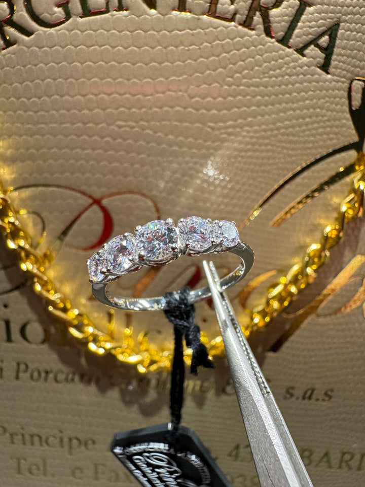 Anello veretta 5 pietre degradè