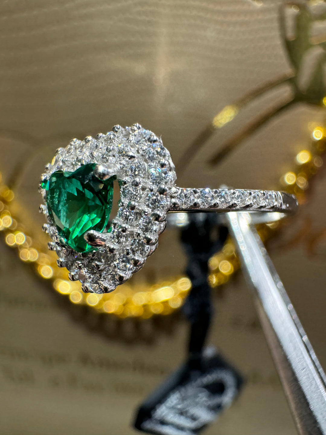 Anello cuore oro verde