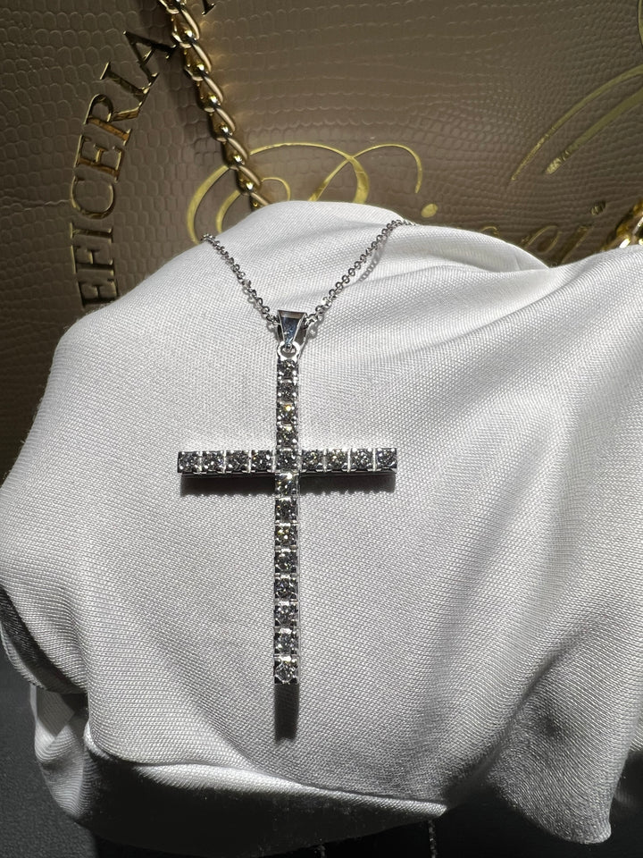 Collana con  croce di diamanti