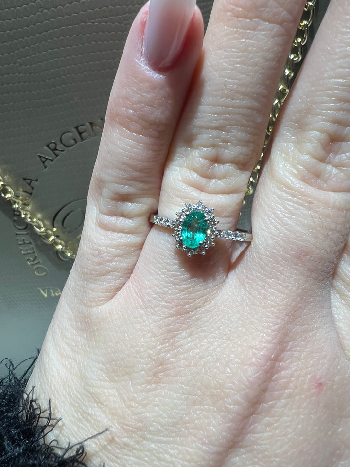 Anello smeraldo e diamanti 0.41 Ct
