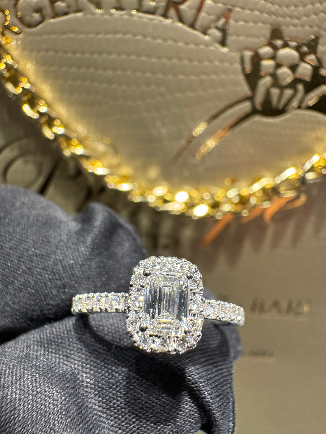 Anello taglio smeraldo 1.08 CT