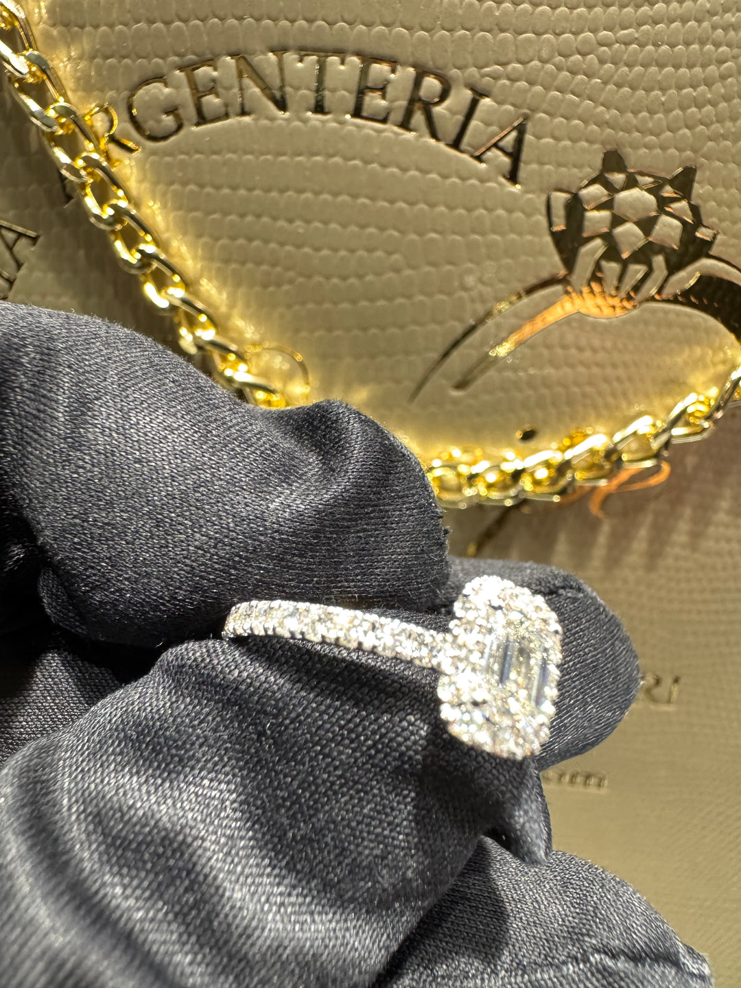 Anello taglio smeraldo 1.08 CT