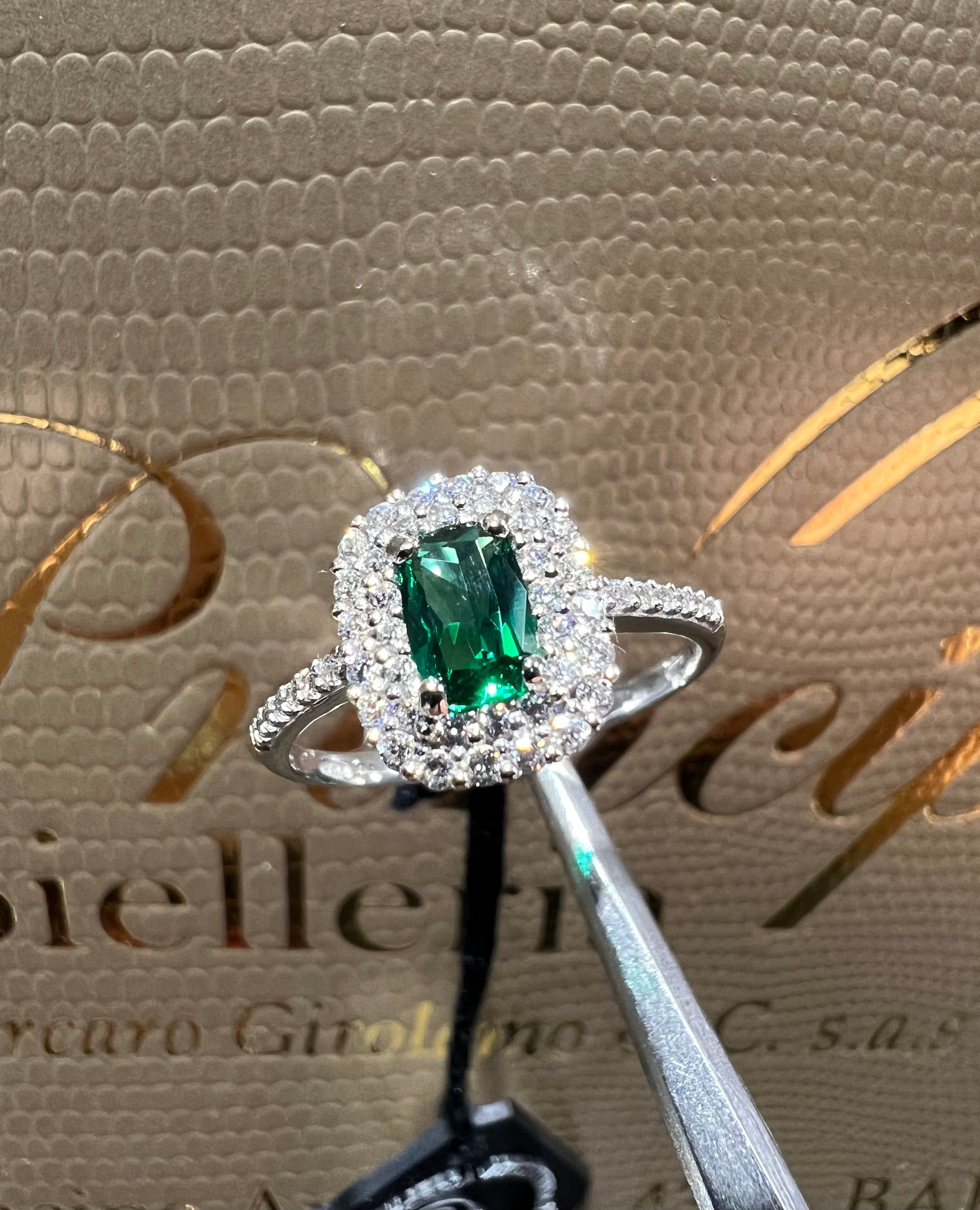 Anello oro hot sale pietra verde