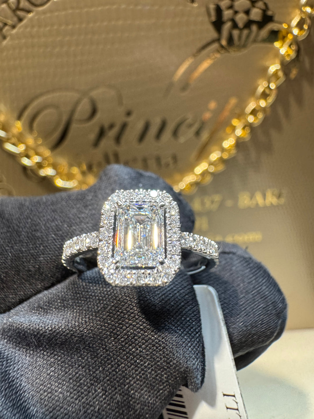 Anello solitario taglio smeraldo Crivelli