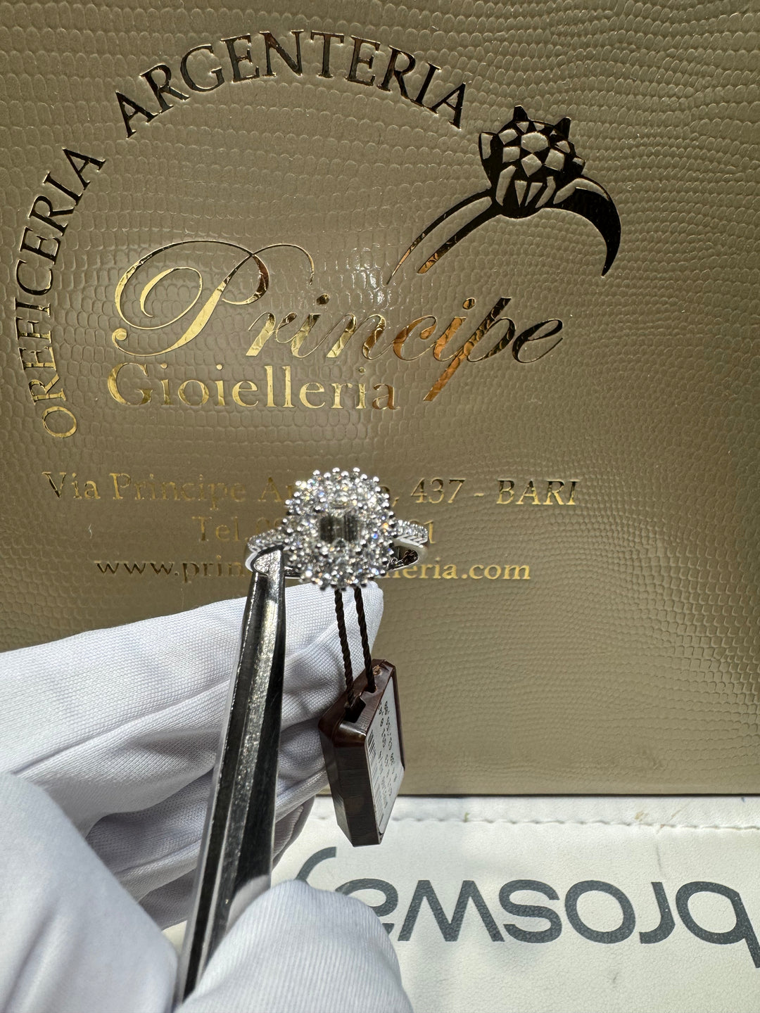 Anello taglio smeraldo doppio giro