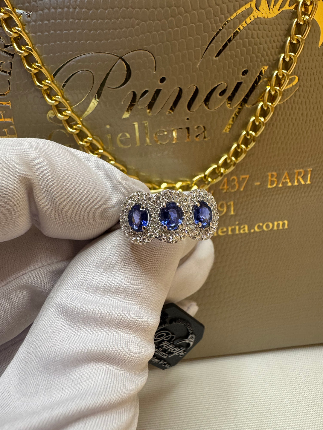 Anello trilogy oro e zaffiri