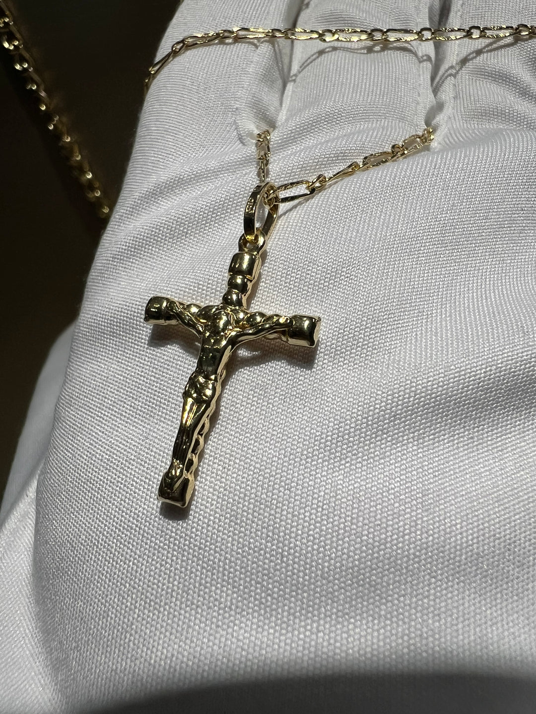 Collana con croce oro