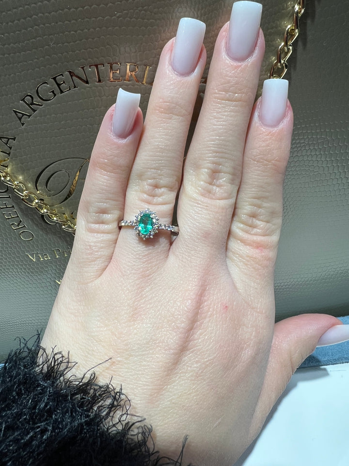 Anello smeraldo e diamanti 0.41 Ct