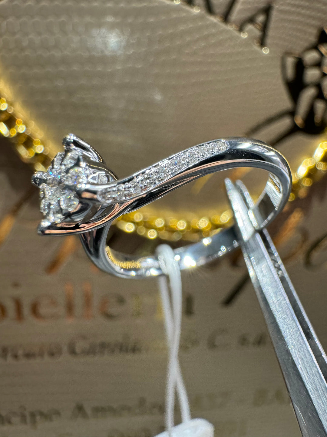 Anello solitario contorno Visconti