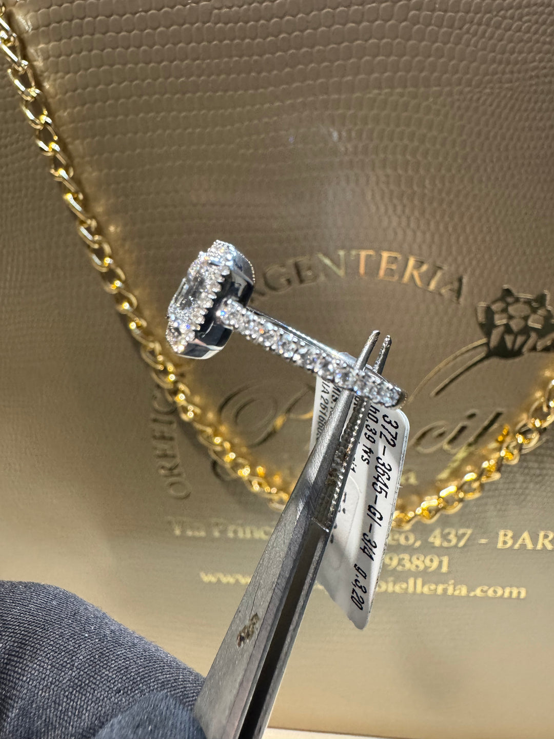 Anello solitario taglio smeraldo Crivelli