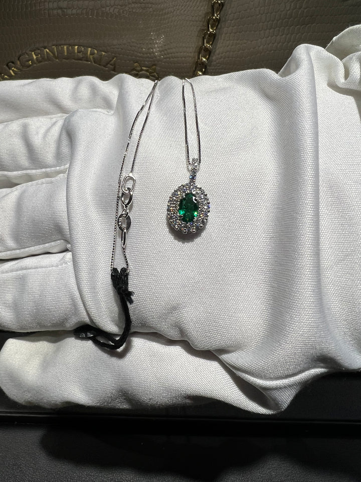 Collana verde e doppio giro oro