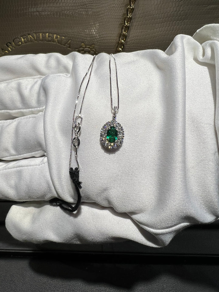 Collana verde e doppio giro oro