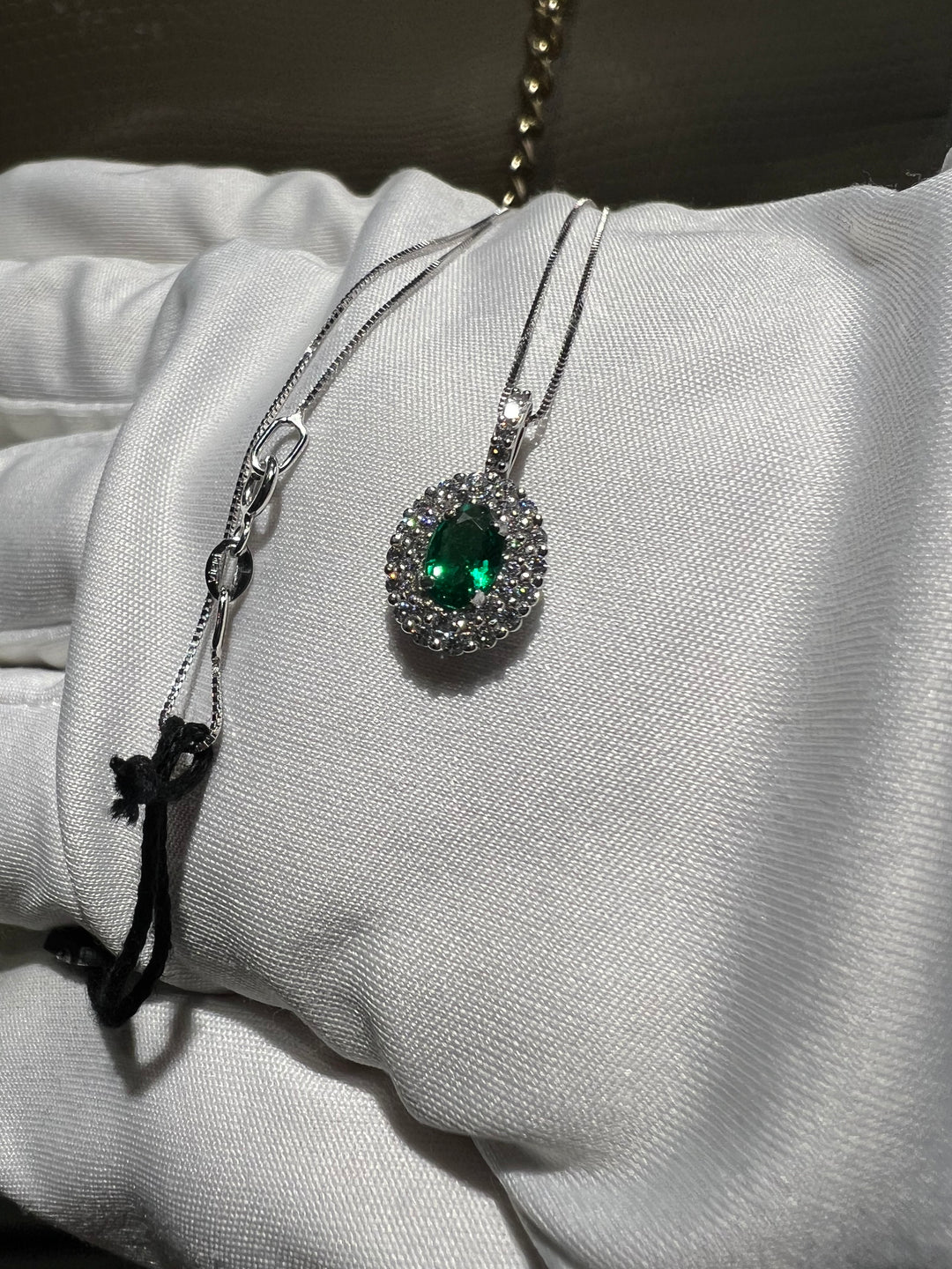 Collana verde e doppio giro oro