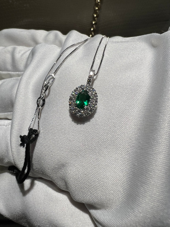 Collana verde e doppio giro oro