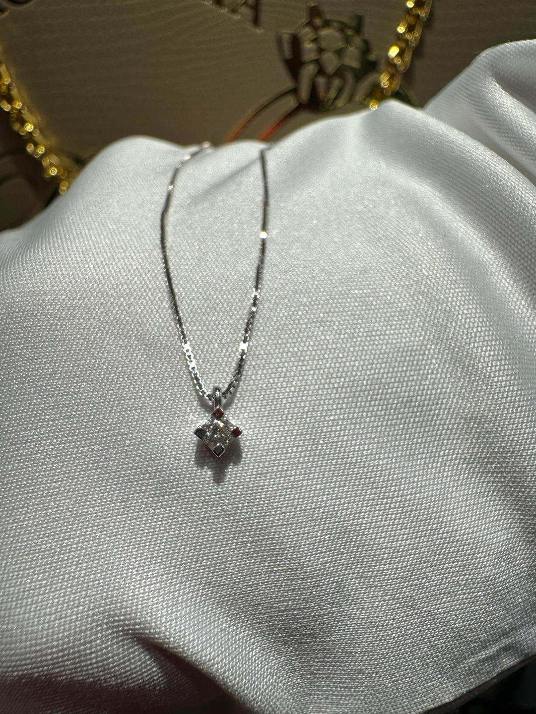 Collana punto luce diamante