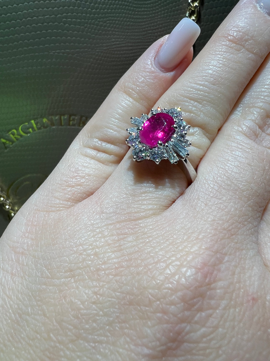 Anello Margherita rubino con baguette