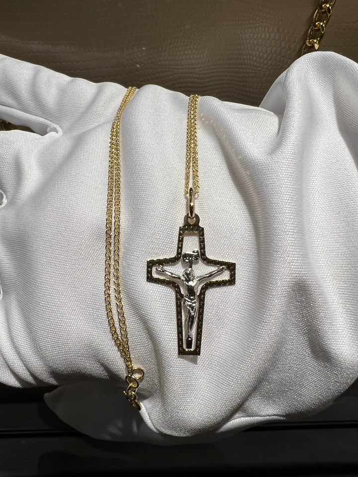 Collana croce bicolore con Cristo a rilievo