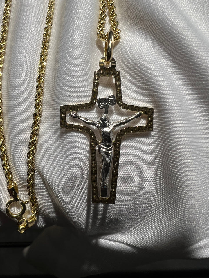 Collana croce bicolore con Cristo a rilievo