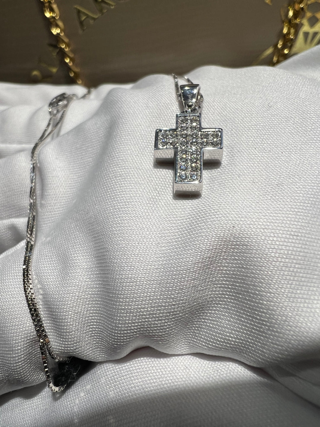 Collana croce scatolata diamanti