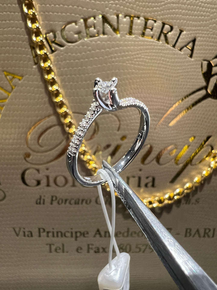 Anello valentino con contorno Visconti 0.16ct