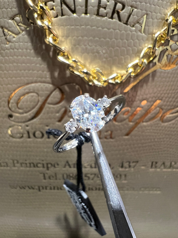 Anello taglio ovale oro