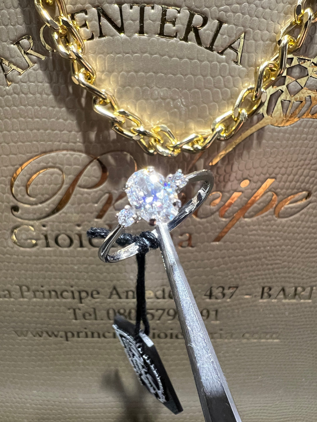 Anello taglio ovale oro