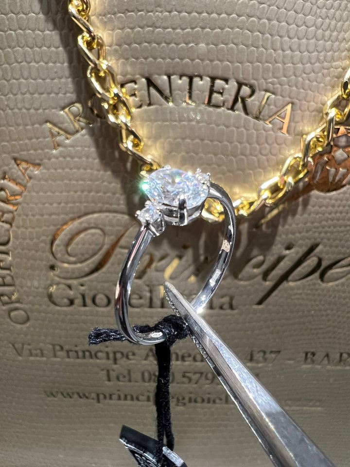 Anello taglio ovale oro