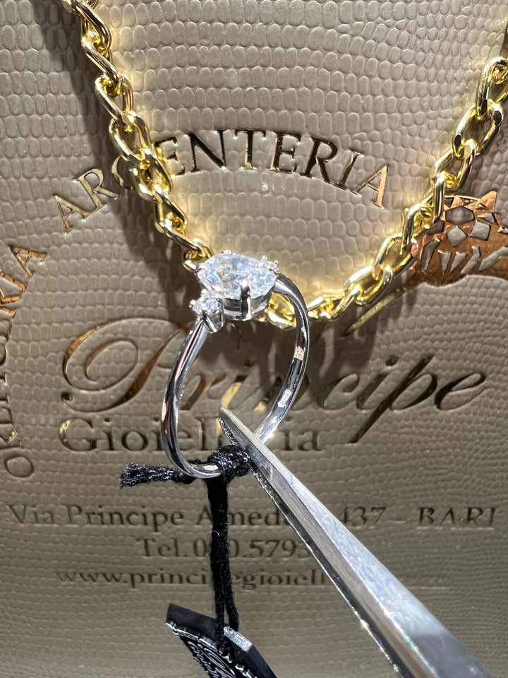 Anello taglio ovale oro