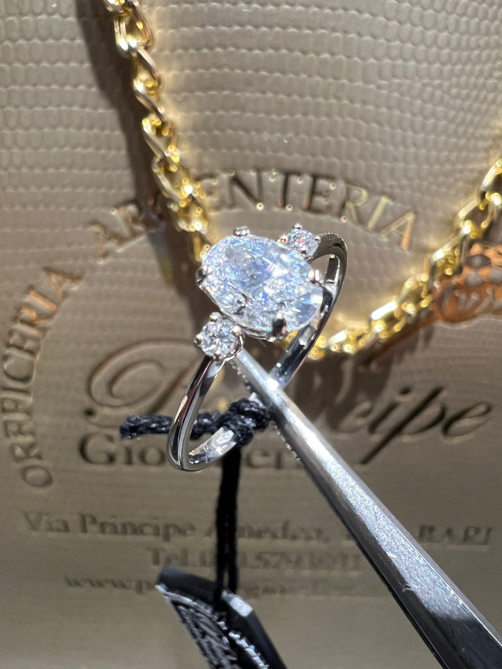 Anello taglio ovale oro