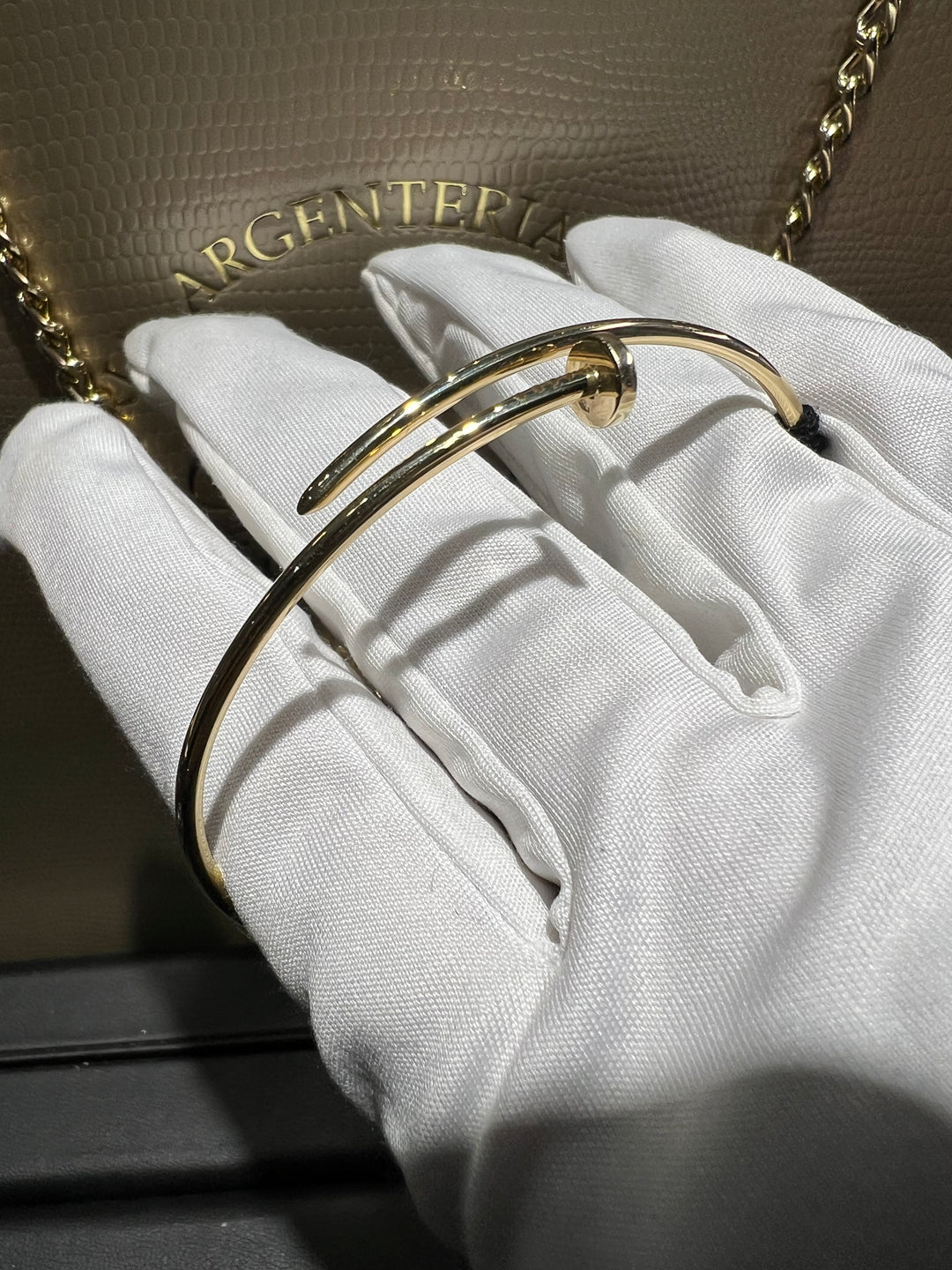 Bracciale chiodo oro