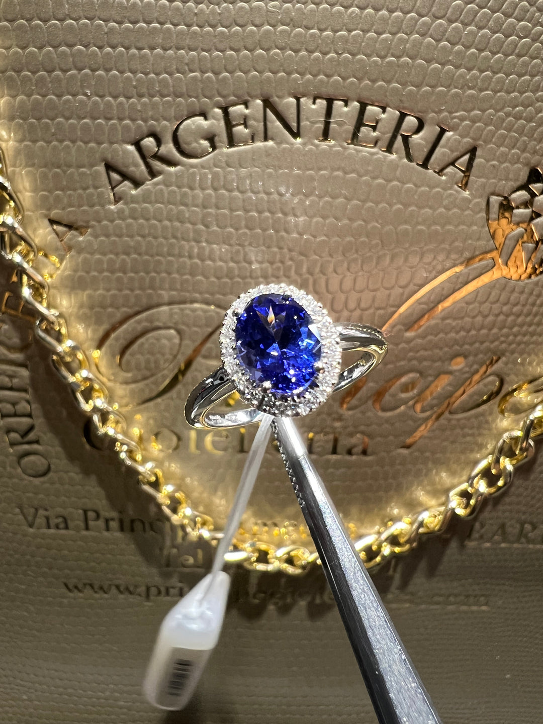 Anello Tanzanite taglio ovale Visconti