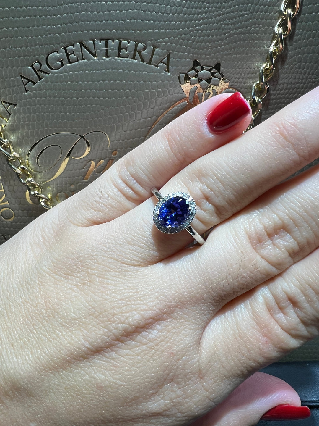 Anello Tanzanite taglio ovale Visconti