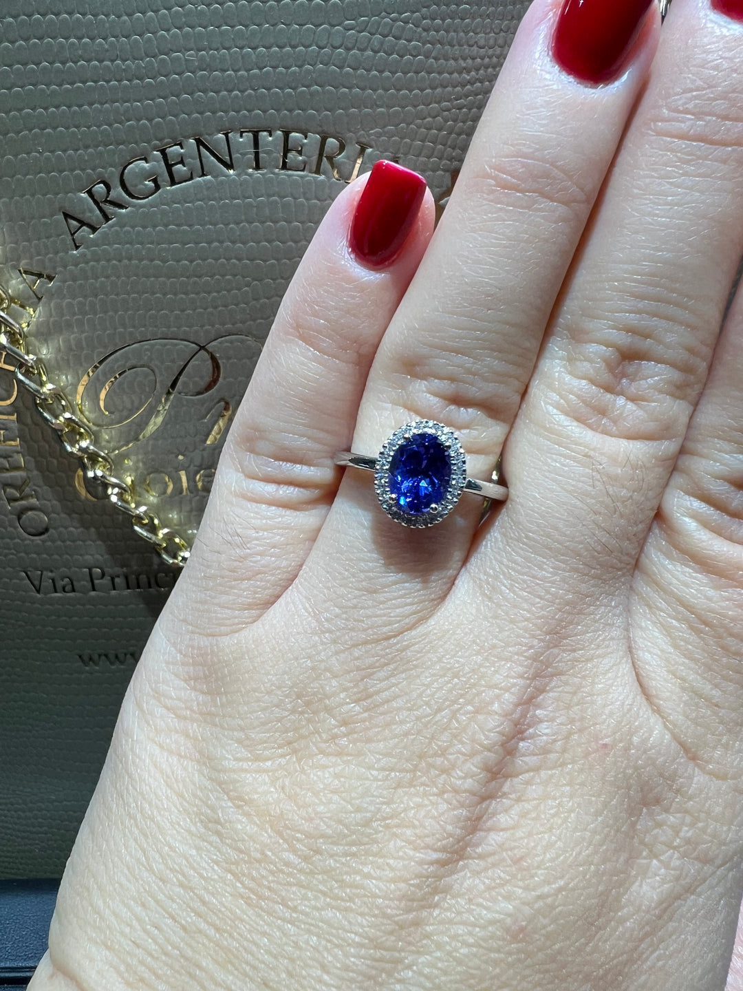 Anello Tanzanite taglio ovale Visconti