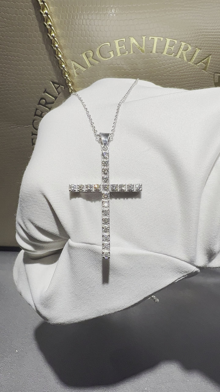 Collana con  croce di diamanti